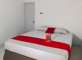 RedDoorz near Sumber Cirebon，位于井里汶的酒店
