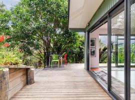 Scotts Landing Bach Retreat - Mahurangi East，位于Mahurangi的酒店