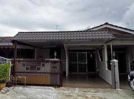 Bagan Terrace House near to Sunway Carnival Mall, Seberang Jaya，位于巴特沃思太平洋经济合作会议展览中心附近的酒店