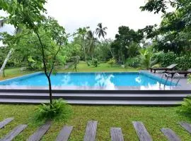 Iain Lake Winds Villa