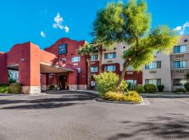 Red Lion Inn & Suites Goodyear，位于嘉年的酒店