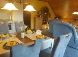 Ferienwohnung-Dorette-in-Stakendorf-mit-Blick-ueber-den-Dorfteich