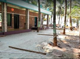 Sagarika Beach Resort，位于马尔万的酒店