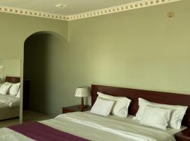 فندق الشموخ السياحي，位于Rustāq的酒店