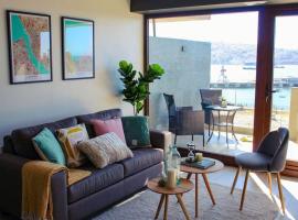 Espectacular departamento con vista al mar en Mirador Barón Valparaíso，位于瓦尔帕莱索库劳马阿劳科高档奥特莱斯购物中心附近的酒店