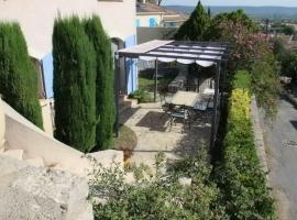 RdC-villa_2Pieces 35m2_domine la plaine entre NIMES_CEVENNES_MER，位于卡勒维松的酒店