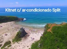 KITNET S1 em TORRES-RS - Na mais bela praia Gaúcha - Cozinha - Banheiro - Ar condicionado - TV e Wi-Fi - Estacionamento - Acomoda até 5 pessoas - Anfitriã Superhost no BnB