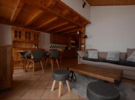 Chalet A, Village des Lapons Les Saisies, 3 chambres et 1 espace nuit mezzanine，位于雷塞兹的酒店