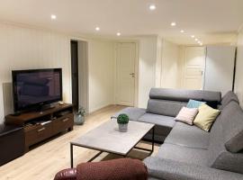 Newly renovated basement apartment，位于萨普斯堡的家庭/亲子酒店