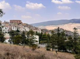 LE ORIGINI casa in borgo tipico lucano，位于Trivigno的酒店