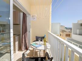 Summer Breeze Comfort Sunny Apartments close to the sandy beaches - by Getawaysmalta，位于梅利哈的酒店