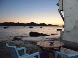 Captain's Boathouse, Klima Beach