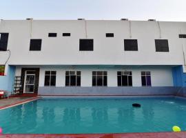 Hotel U4，位于阿尔瓦尔的酒店