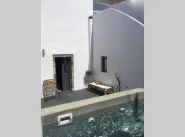 Santorini Folia Cave house, 4 pers, view, jacuzzi