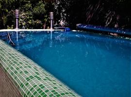VILLA WITH SWIMMING POOL apartments with bathroom, kitchen, patio, private parking，位于布德瓦的酒店