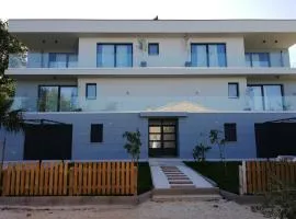 Beachfront - 2 bedrooms - 4 Guests - Barbecue