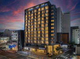 Golden Daisy Hotel，位于西归浦市的酒店