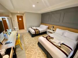 The Roof Bed and Breakfast，位于Iba的酒店