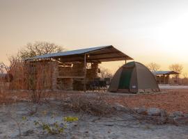 Etosha Trading Post Campsite，位于奥考奎约昂加瓦私人野生动物保护区附近的酒店