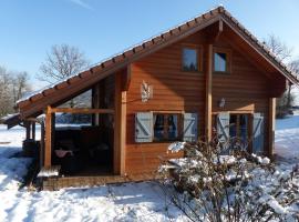 Chalet avec Jacuzzi et Piscine, déco soignée esprit cocooning，位于Ramonchamp的酒店
