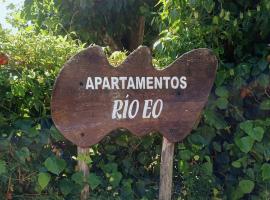 Apartamentos Rio Eo，位于San Tirso de Abres的公寓