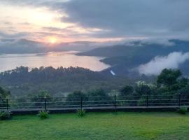 Srishti Lake View Resort Koynanagar，位于Koynanagar的酒店