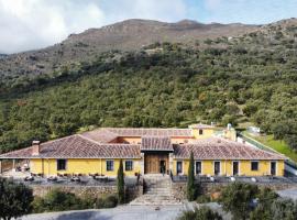 Hotel Resort Hípico El Hinojal，位于蒙坦切斯的酒店