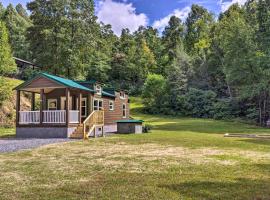 Quaint Mtn Cabin Tiny Living Near Big Adventure，位于布里瓦德的度假屋