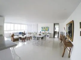 Hermoso y amplio apartamento con vista al mar