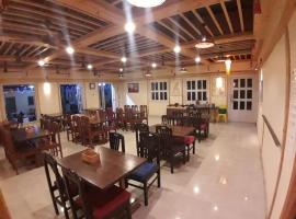 Hotel Janki，位于马尔万的酒店