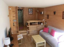 Appartement studio front de neige, accès direct aux pistes，位于伊索拉2000西斯顿滑雪缆车附近的酒店