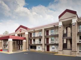 Red Roof Inn PLUS+ Birmingham East – Irondale/Airport，位于伯明翰的酒店