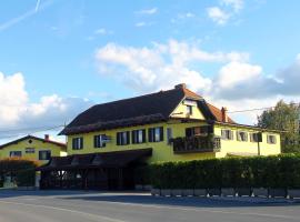 卡拉尔基住宿加早餐旅馆，位于Komenda的民宿