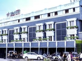 Rudra Shelter Business Hotel，位于瓦塞的酒店