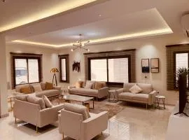 Luxury fully furnished villa ڤيلا مؤثثة