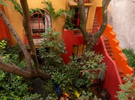 The Red Tree House，位于墨西哥城的住宿加早餐旅馆