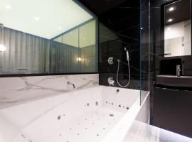 Super-Apartamenty VIP Jacuzzi，位于波兹南的带按摩浴缸的酒店