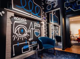 room five - parking, balnéothérapie, place nationale, un havre de paix，位于蒙托邦的酒店