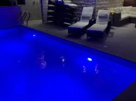Jully apartment with swimming pool