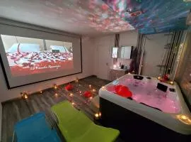 LE LOVELYHOME au Centre ville avec SPA JACUZZI et SAUNA proche gare et parking gratuit