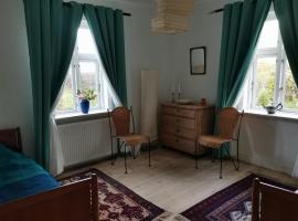 Mikrogaarden shared kitchen&bathroom，位于Svebølle的酒店