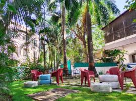 Hostel Lifespace- Garden Bungalow with Pods, CoWork & Cafe，位于浦那共生国际大学附近的酒店