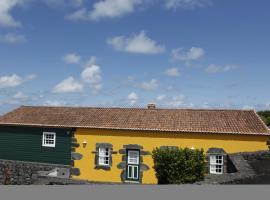 Casa capelinhos，位于Capelo的酒店