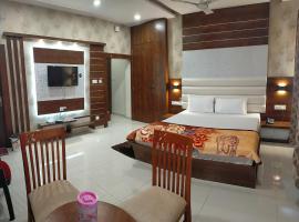 HOTEL MOTI MOHINI，位于Sālāsar的酒店