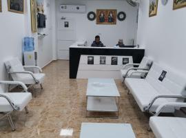 فندق الرستاق للشقق，位于Ţakham的酒店