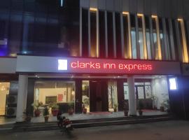 Clarks Inn Express, Jammu，位于贾姆穆的酒店