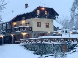 Gorski kotar , Kuća za odmor Kratohvil，位于Lukovdol的带泳池的酒店