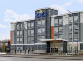 Microtel Inn & Suites by Wyndham Kelowna，位于基洛纳基隆拿国际机场 - YLW附近的酒店