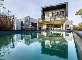 OCTOPUS KEYWEEK Design villa on the Golf of Chiberta with heated pool