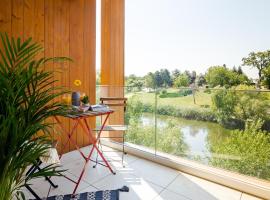 Il Lago - Azur - Cozy Luxurious Smart Home By The Lake，位于沃伦塔里巴尼萨动物园附近的酒店